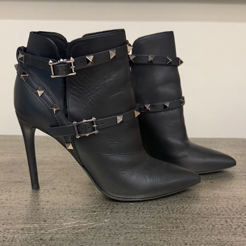 Valentino Garavani Rockstud Noir Ankle Booties size 37